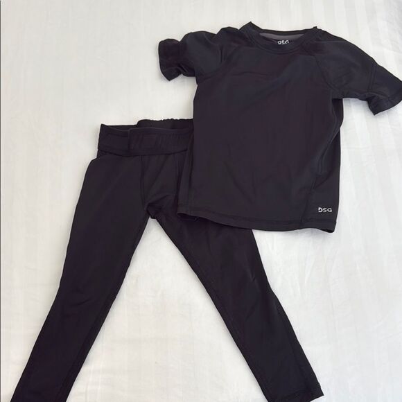 DSG Boys Compression T-shirt and full length compression tights - Picture 1 of 8